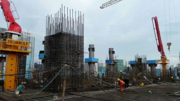 Stable Concrete Pump Long Boom Floor Or Shaft Climbing Cable And Radio Remote Control