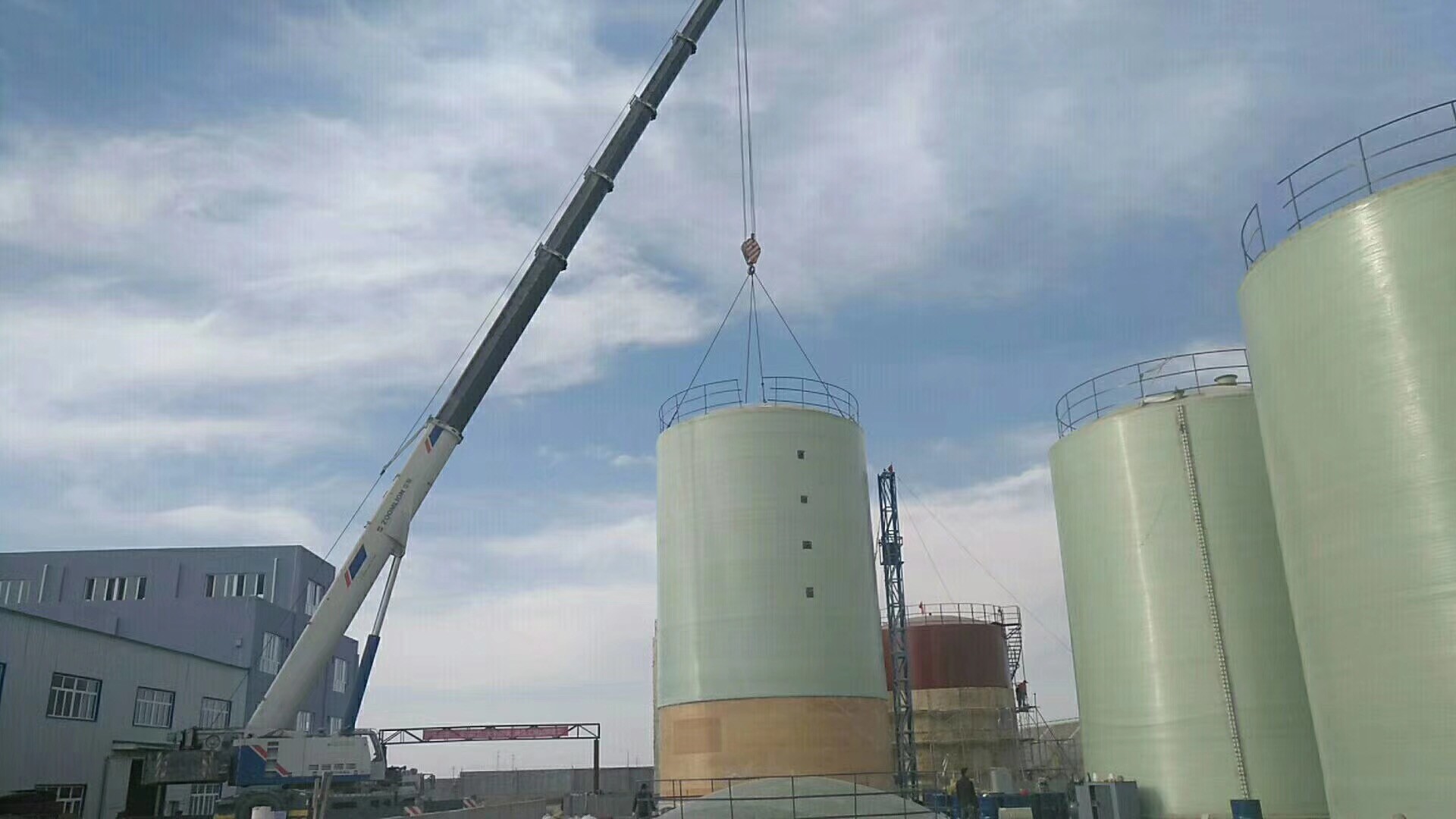 По горизонтали умягчитель воды 1800mm CE ISO танка 12m3 FRP цилиндрический