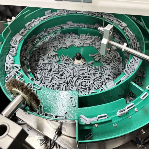 Sound Enclosure Vibratory Bowl Feeder CE Certificated O Ring Vibrating Feeder Machine