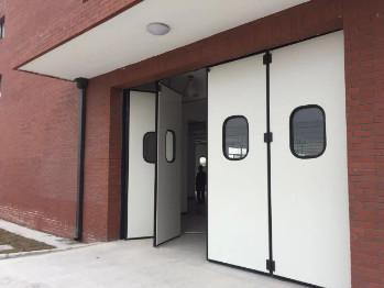 0.8mm Thick Color Steel Plate Industrial Sliding Folding Doors For Shipyards Airports