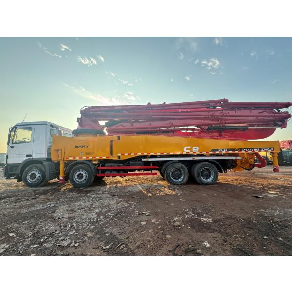 Реконструированный 52-метровый бетонный насос с шасси Mercedes-Benz работает хорошо