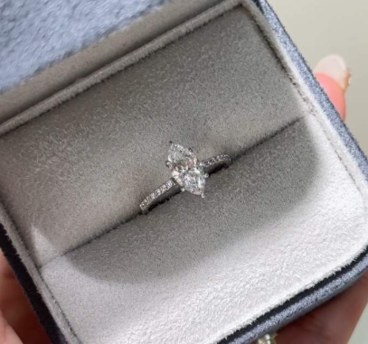 1.213ct Bague Marquise Diamant de Culture E VVS2 Or Blanc 18 carats