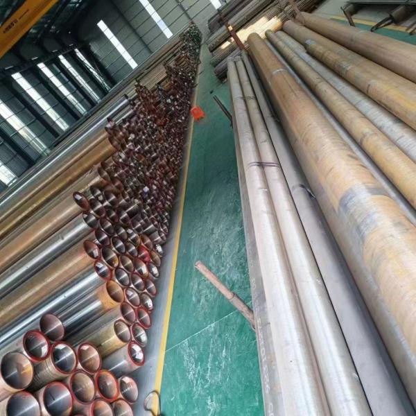 Pipa de acero sin costura de aleación 48x5mm ASTM A-335 grado T5 P5 Sch40 ASME B36.10M L=6000mm