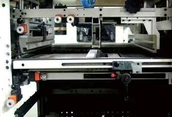 Автомат для резки штемпелюя плашки фольги PLC автоматический с обнажать 1060 x 740mm