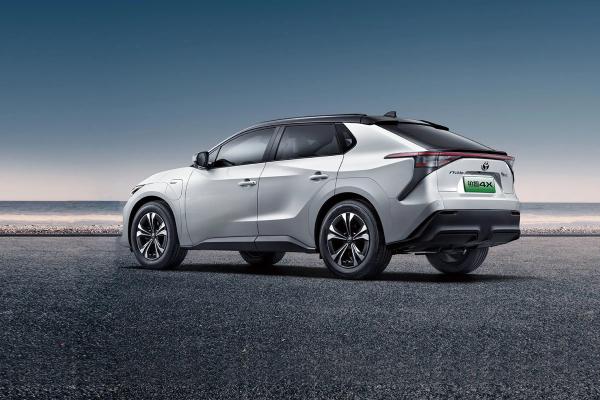 250 Miles Range Toyota SUV Electric Car 5 Seat Pure Electric Toyota Bz 4X Car