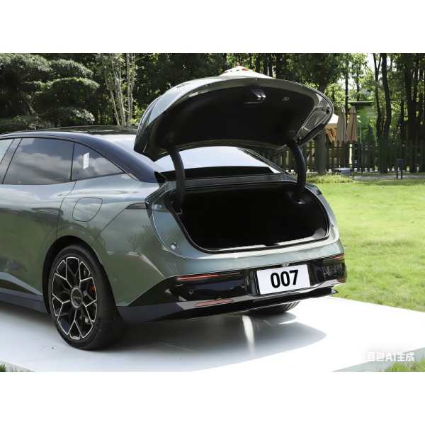 Uesd Car 2024 Zeekr 007 Dual-Motor Performance 100  k Wh Autonomous Driving Excellent Condition  Car Made in China Hot Selling