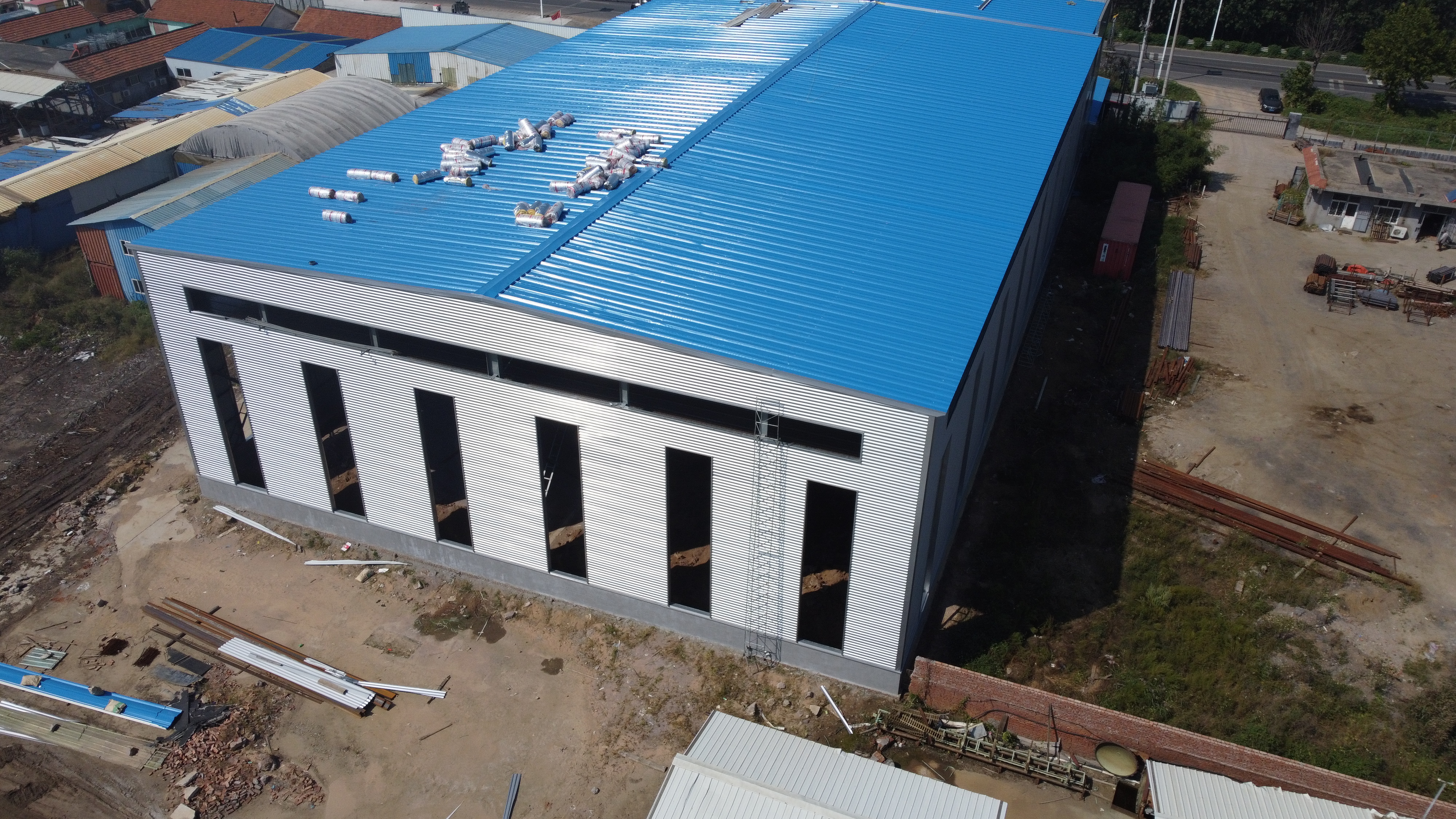 High Anti-rust Bolt Connection Prefab Steel Workshop Wind Snow Resistant Industrial Building Single Sheet Sandwich Panel Enclosure System