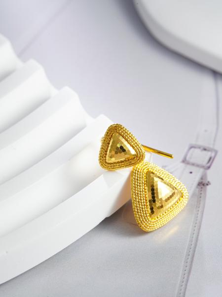 Polished 24K Gold Accessories Perfect Combination of Finish and Simple Design