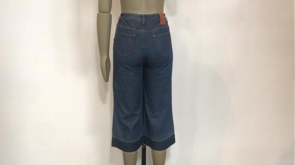 Latest Design Ladies Denim Jeans / Cropped Flare Jeans With Raw Hem TW82432