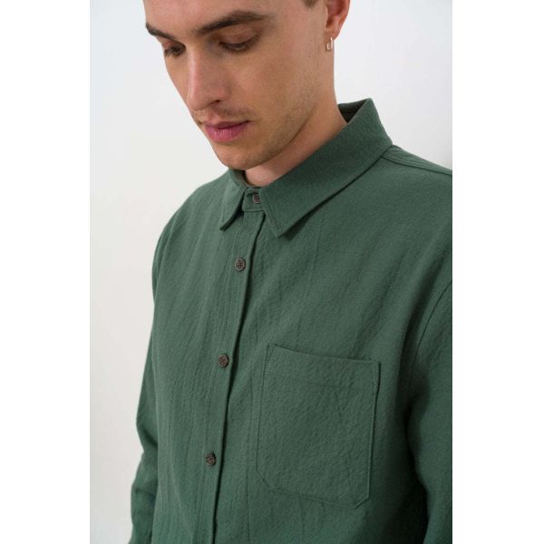Men's Textured Fabric Button-Up Shirt with Comfortable Fit and Durable Material for Casual Wear