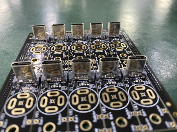 PCB Assembly Plate With ENIG 1U 0201 Capacitor Hole Copper Plating≥ 20um