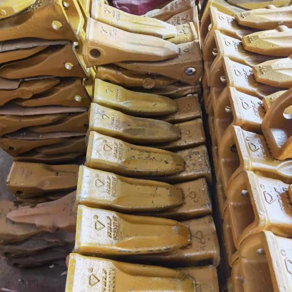 PC200 Excavator Rock Teeth Forged Casting 205-70-19570 For Construction Works