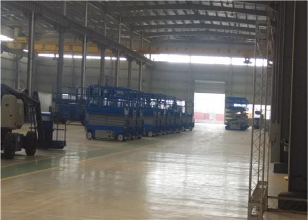 3kw Self Propelled Electric Scissor Lift Solid Non Marking Tires Mobile Elevated