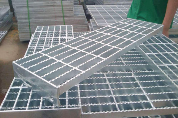 Galvanised Steel Serrated Bar Grating Grid For Sewage Plant