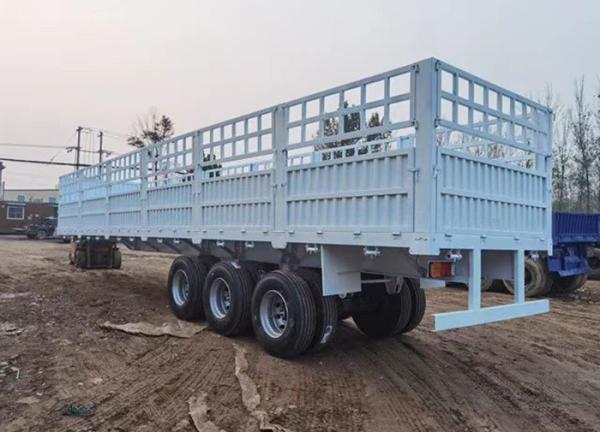3/4 Axle Fence Warehouse Trailer Truck With 1310mm Wheel Base And Tread 1840mm