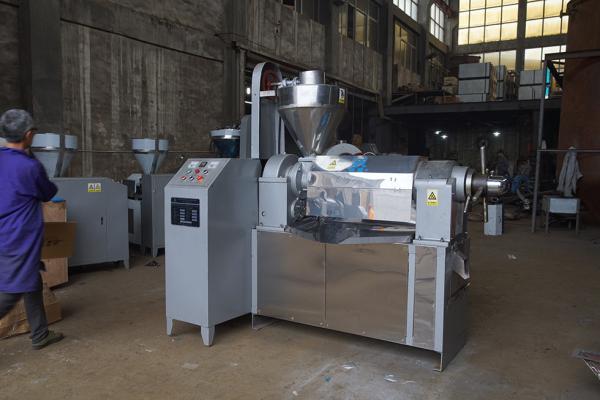 Multi Functional Type Automatic Oil Press Machine 2250*1100*2080mm Outline Dimension