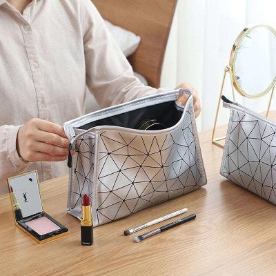 Large Capacity Customized Pu Leather Rainbow Zipper Rhombus Geometric Makeup Cosmetic Bags For Makeup Artist