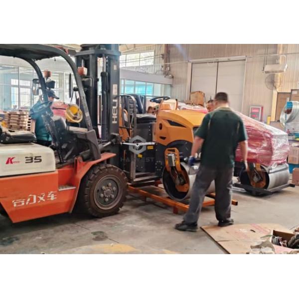 3 Ton Road Construction Roller ST3000 with Kubota Engine 26.1kw in Kenya