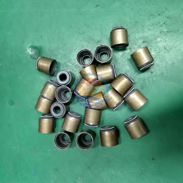 4HK1 Valve Seals 6HK1 Engine Valve Guide Oil Seals 1876184290 8973767200 for Isuzu Diesel Engine