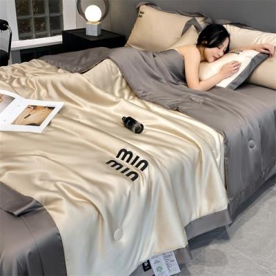 Casamento luxuoso Set de colcha de seda lavada em quatro peças e três peças para dormir confortável