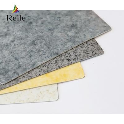 Plancher en vinyle gris blanc et en vinyle hétérogène pour Oman