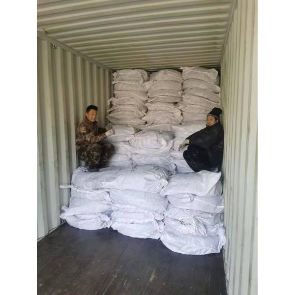 El negro recuece la cesta de alambre de la bola de raíz para los árboles o planta los transportes de Rootball