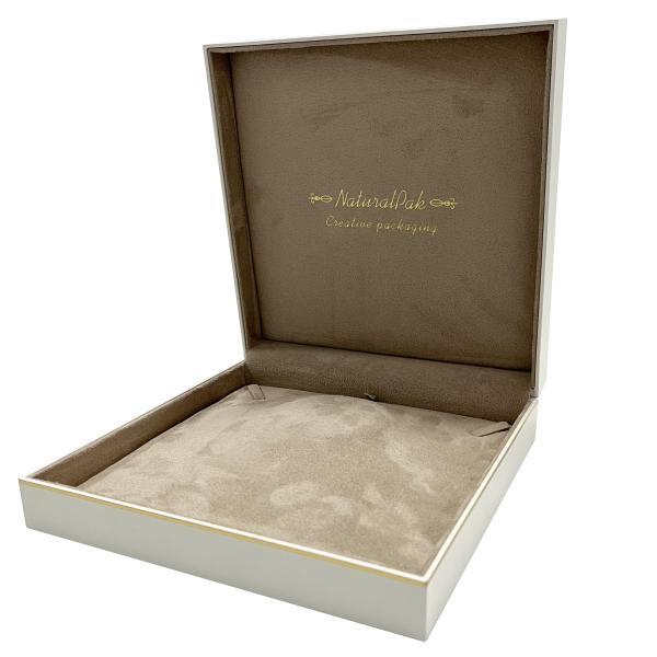 Rose Gold Pattern Jewelry Packaging Box Wrapped By White Special Paper