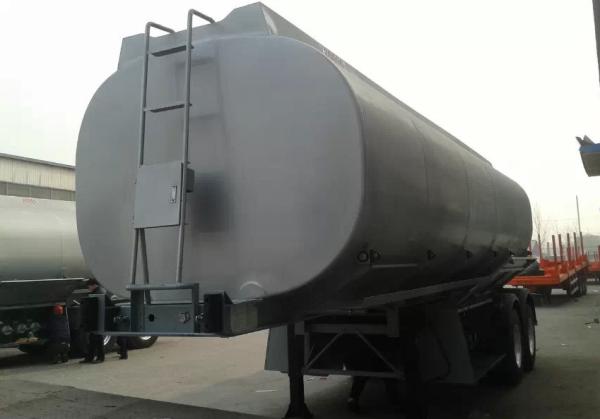 28 Ton Oil Tank Small Semi Trailer Trucks With 3 Apartments And Pipe