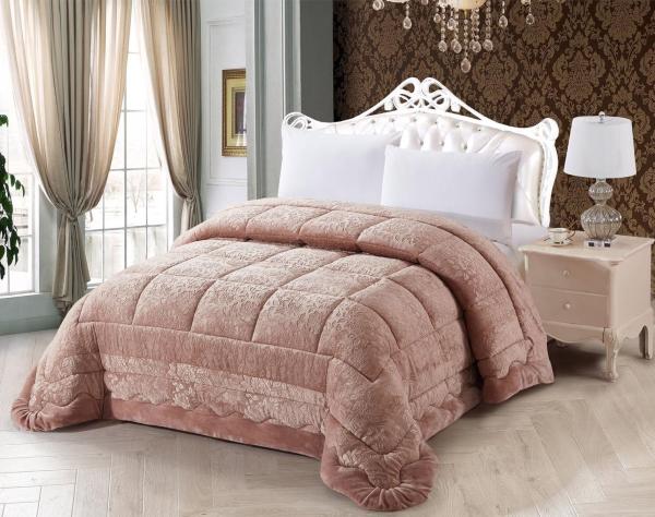 Luxury Flannel Pink Polyester Comforter Set For Ultimate Comfort And Warmth