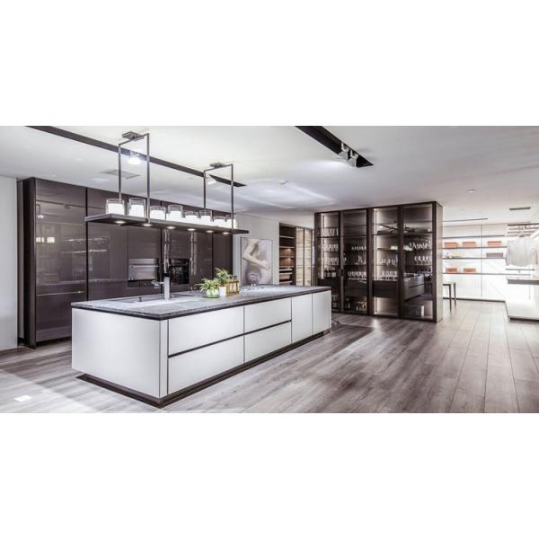 Modern Luxury Kitchen Cabinets with Lacquer Surface Treatment and Easy Clean Advantage