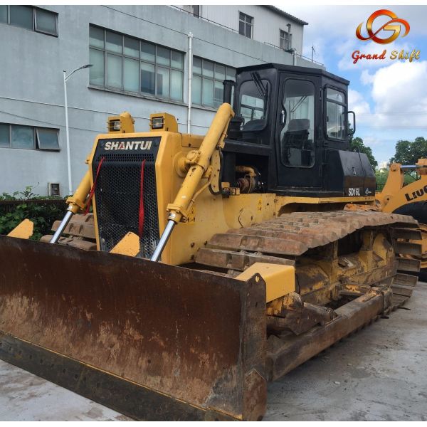 SD22 Shantui Yellow Crawler Bulldozer for dry land and ROPS/FOPS Certified Cabin