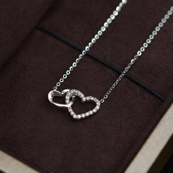 18K White Gold Moissanite Necklace With Round Brilliant Cut Shape