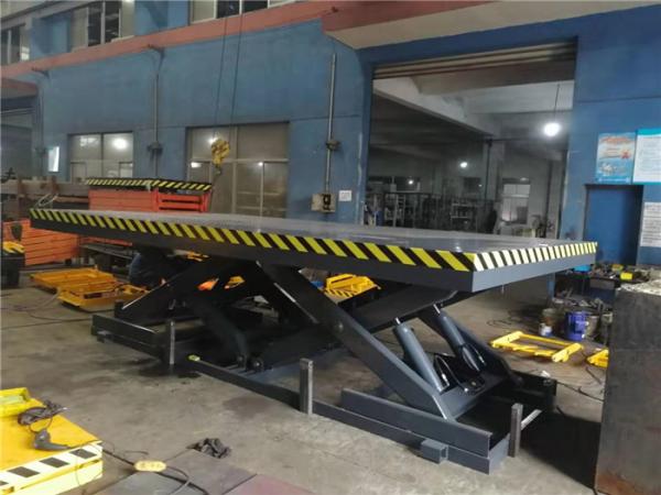 Loading Hydraulic Dock Lift , Sicssor Lift Let Loading And Unloading Safer And Easier.