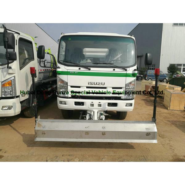 Multifunctional ISUZU Road Cleaning Truck , Vacuum Broom Sweeper Truck