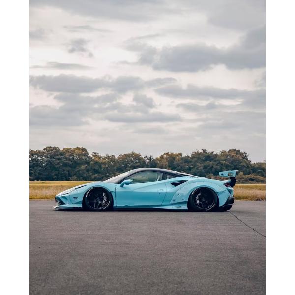 F8 Ferrari Auto Body Kit LB Style Spoiler en fibre de carbone bleue large de la lèvre