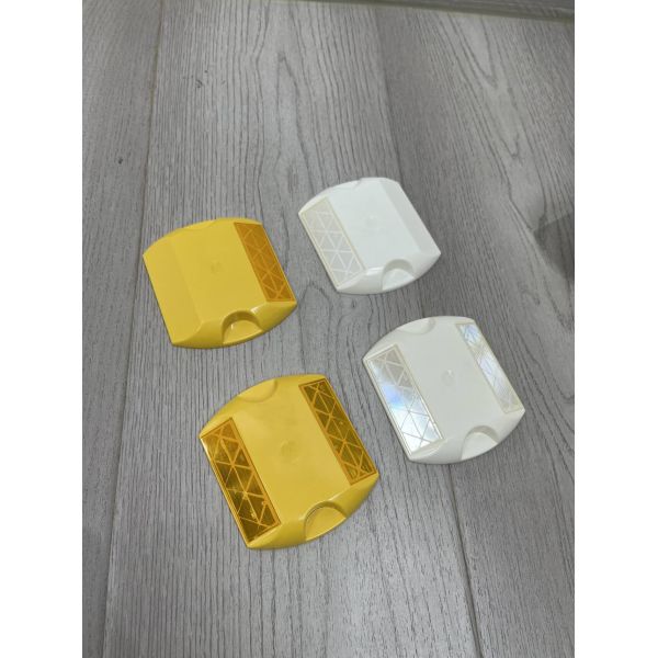 Baliza solar intermitente con plástico reflectante para mejorar la seguridad vial y diseño impermeable