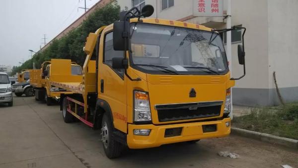 RHD White Wrecker Tow Trucks With Engine High Strength Welding Steel