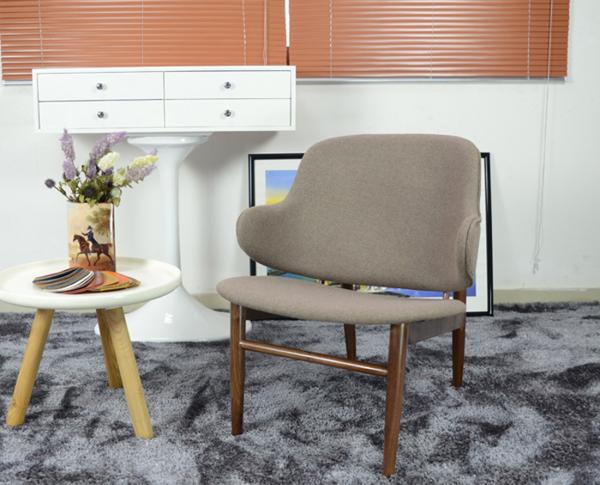Fashionable Larsen Easy Fiberglass Arm Chair Multi Colors 70 * 64 * 77 CM