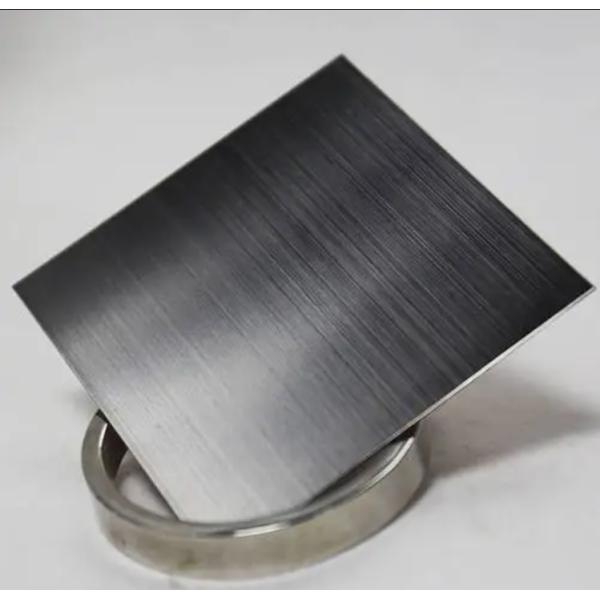 Металлическая деталь с щетковой поверхностью из алюминия