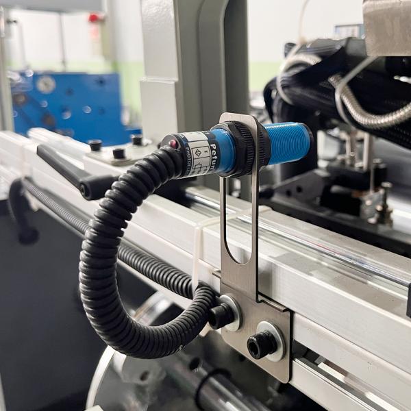 4 вала Автоматическая пищевая Кремниевая пекарная бумага Кухня Алюминиевая фольга Руловая машина для переворачивания