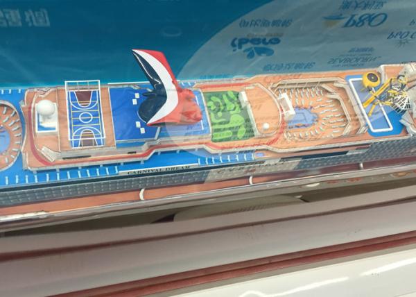 Scale 1:900 Outdoor Decoration Carnival Dream Cruise Ship Model With Alloy Diecast  Anchor Material