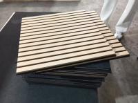 Panneau insonorisé linéaire en ardoise en bois pour mur de plafond de bureau avec installation rapide