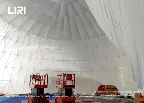 Barracas da abóbada Geodesic da tela da bola da projeção para o cinema