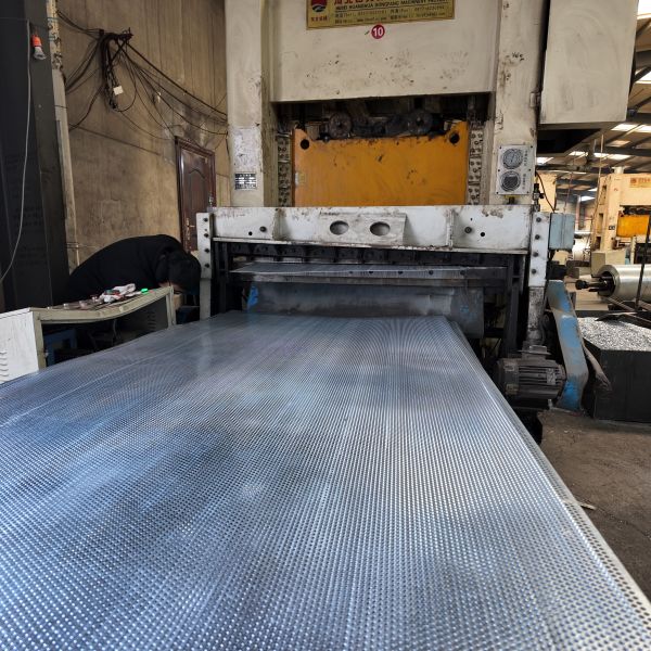 Custom 304 Perforated Stainless Steel Sheet Metal For Crushing Screen