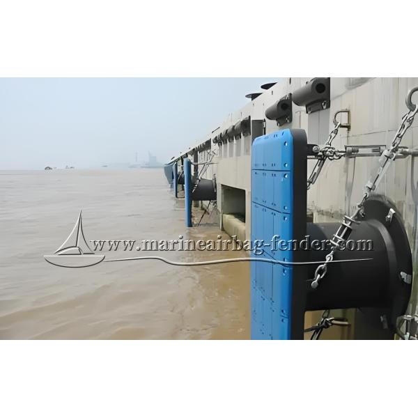 Durable Marine Dock Rubber Fenders Customized With Stainless Steel Chain