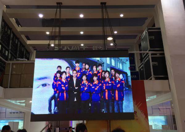 Ângulo de visão largo video de alumínio interno do arrendamento HD da parede do diodo emissor de luz da exposição de diodo emissor de luz P3.9