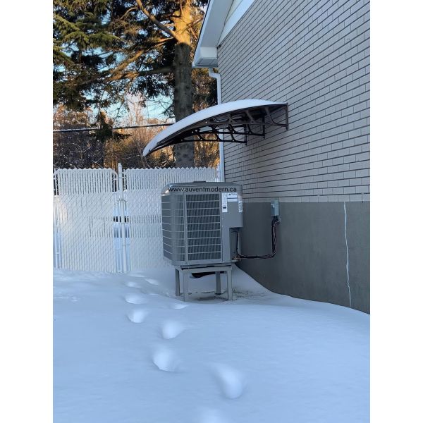 Polycarbonate Sail Material PC Canopy Featuring 600 800 1000 1200 1500mm Length Black Grey Bracket Providing Protection for Outdoor Business Environments