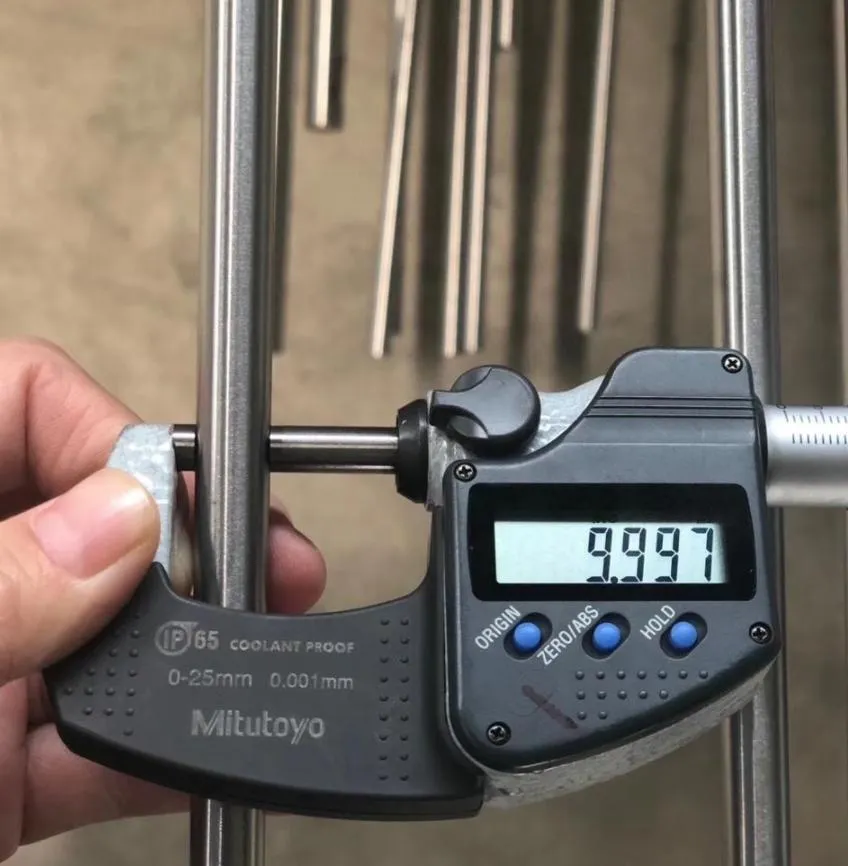 Barras de acero inoxidable laminadas en caliente y pulidas 304 316L 321 Cuadrada redonda