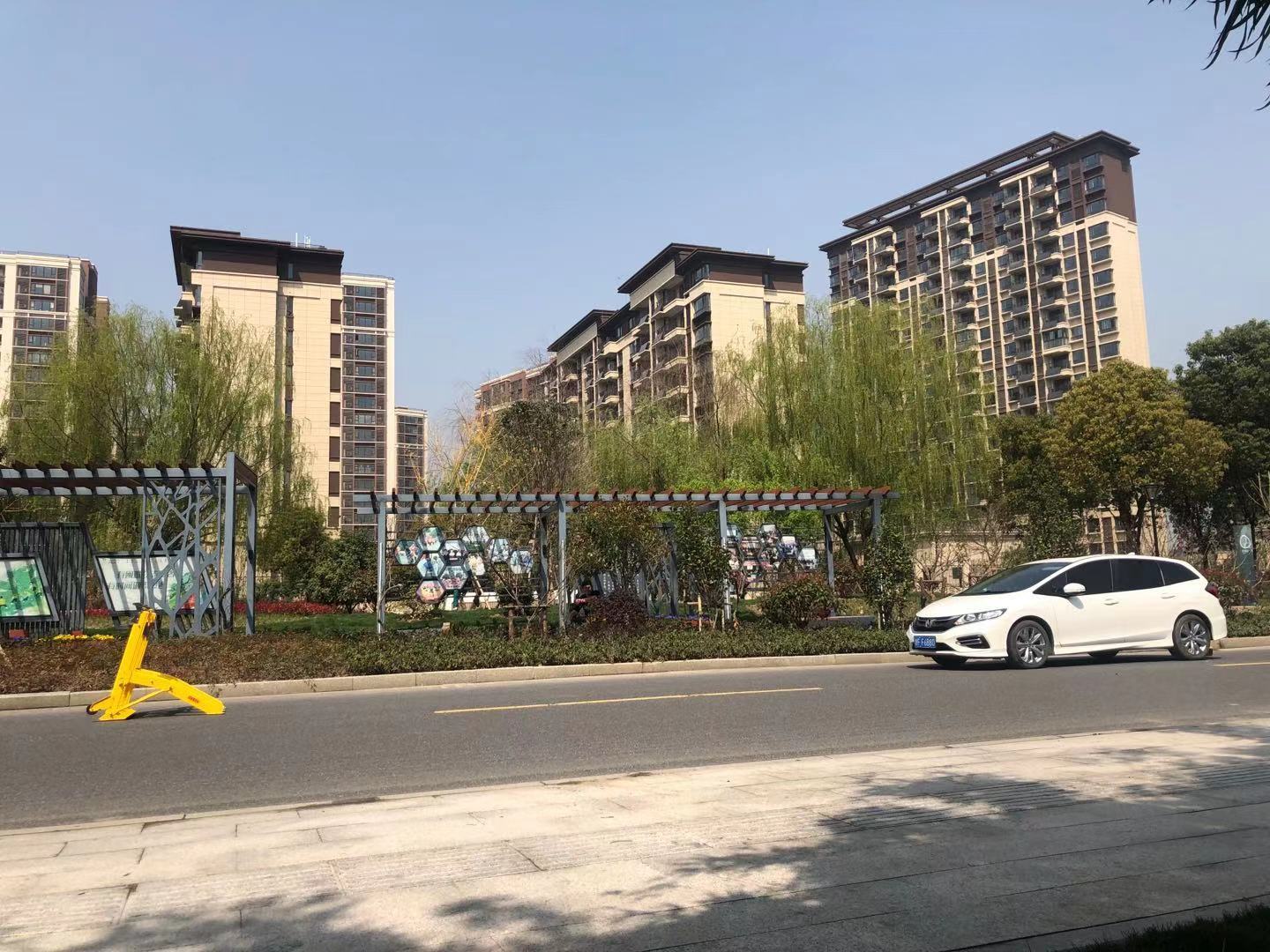 25kg Lightweight Foldable Vehicle Security Barrier with 8.7m Stopping Distance for Temporary Work Zones