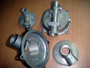 El trabajar a máquina de la precisión del CNC a presión fundición y el moler del CNC